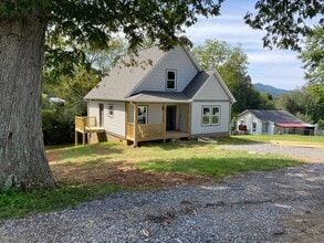 Building Photo - 927 Newfound St