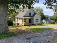 Building Photo - 927 Newfound St