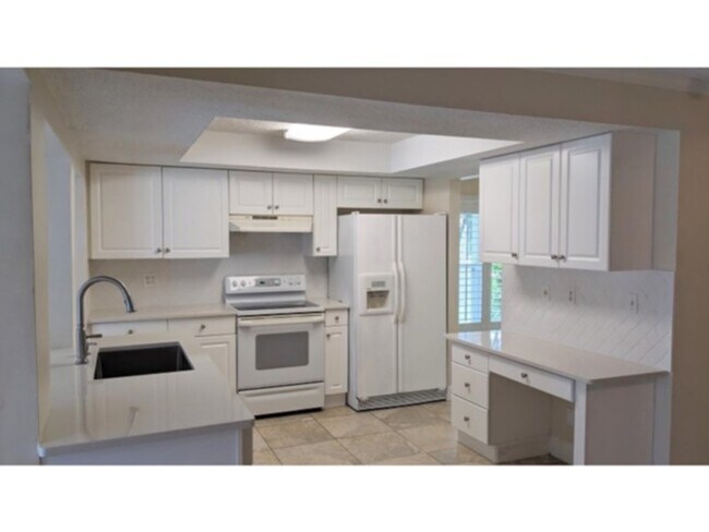 Building Photo - Spacious Pool Home Available Now!!
