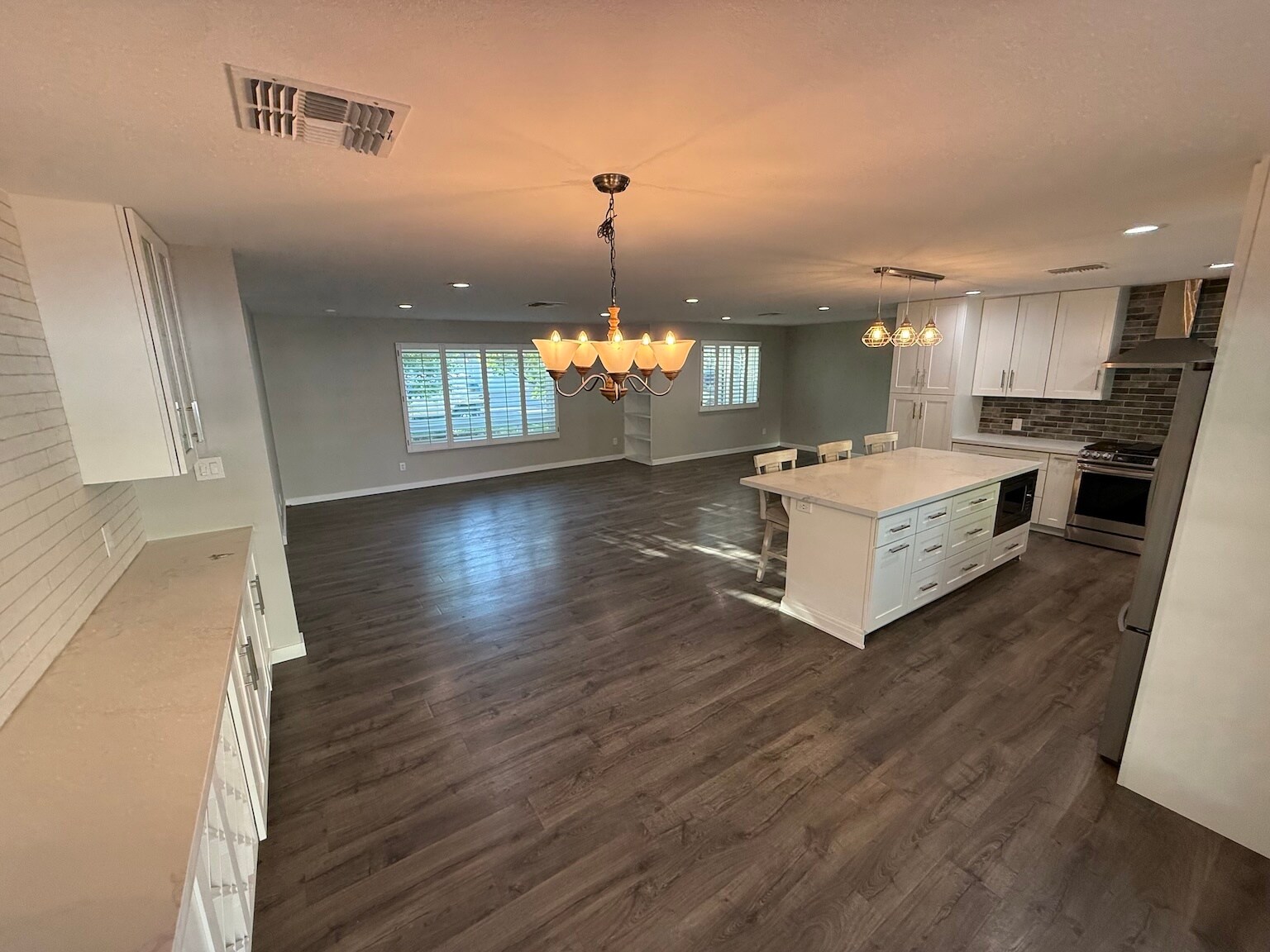 Building Photo - 8161 N 1st Dr