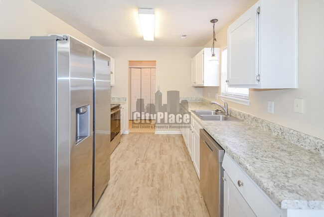 Building Photo - 11324 Roundwood Ct