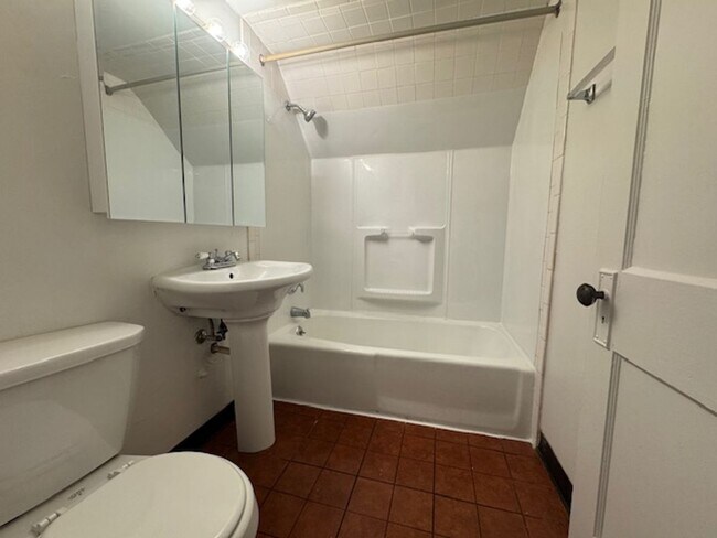 Building Photo - 941-943 St. James Street