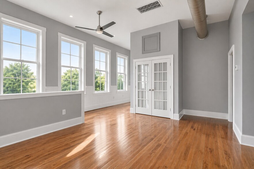 Building Photo - 124 W Bank St