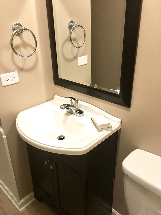 Building Photo - 761 Cynthia Dr