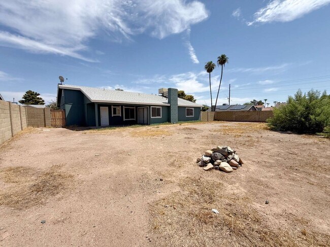 Building Photo - 15420 N 23rd Dr