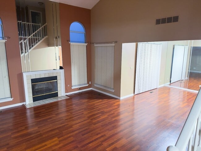 Building Photo - 1042 Ridgefield Cir