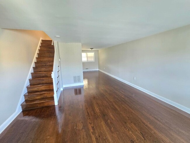 Building Photo - Beautiful 3 Bedroom 1 Bathroom East Baltim...