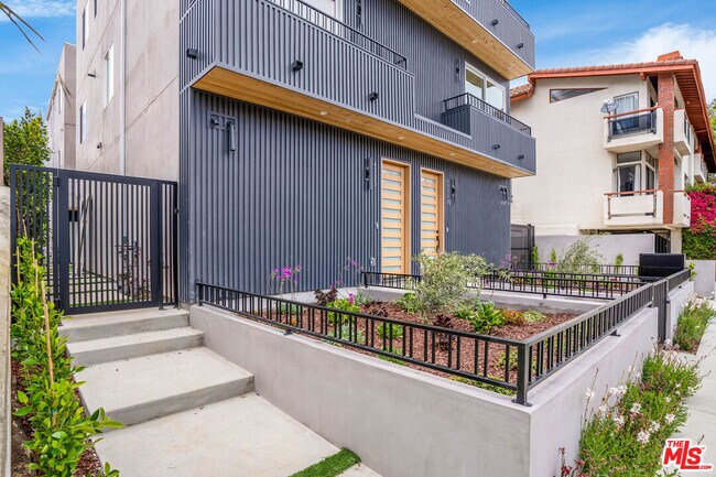 Building Photo - 4337 Dixie Canyon Ave