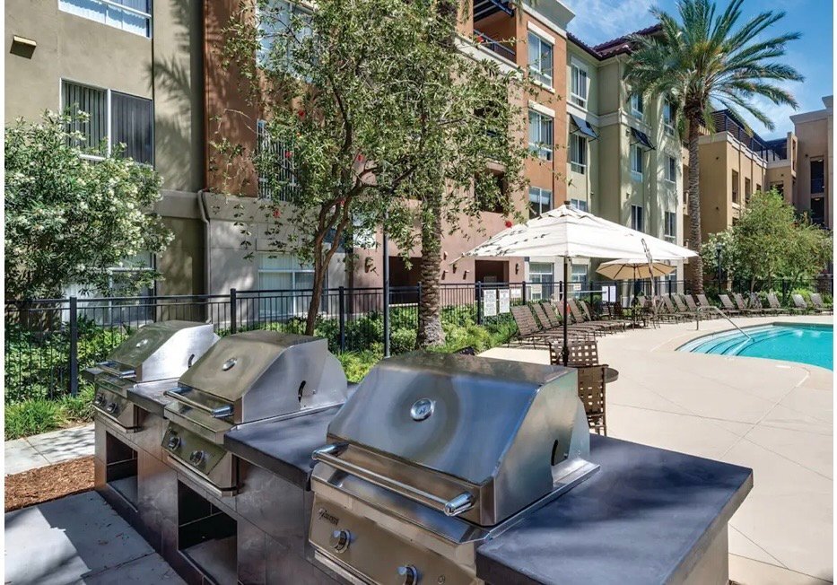 Building Photo - 24595 Town Center Dr