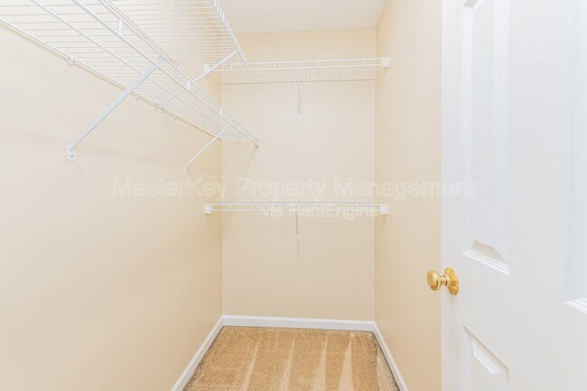 Building Photo - 4001 Winecott Dr