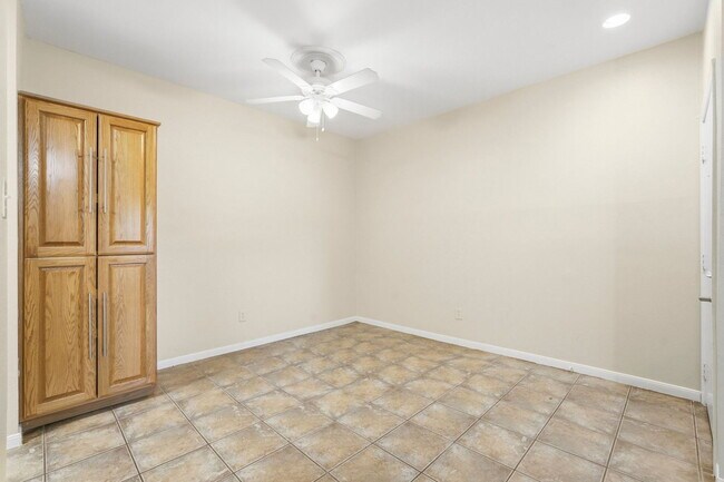 Building Photo - 2025 Augusta Dr