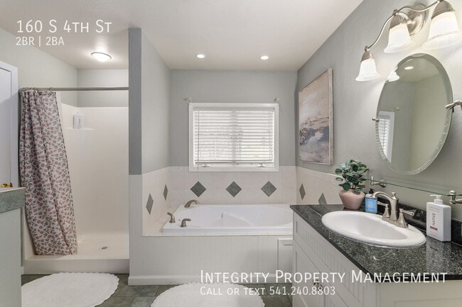 Building Photo - 160 S 4th St