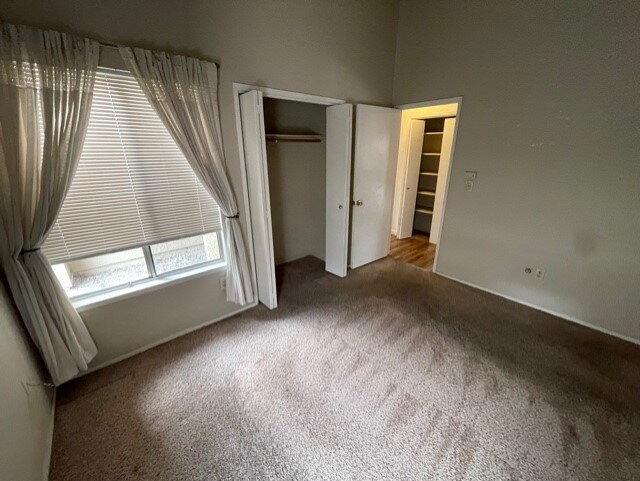 Building Photo - Open House 7/7, 4:30-5:30! 2 Bedroom Townhouse Available Soon!