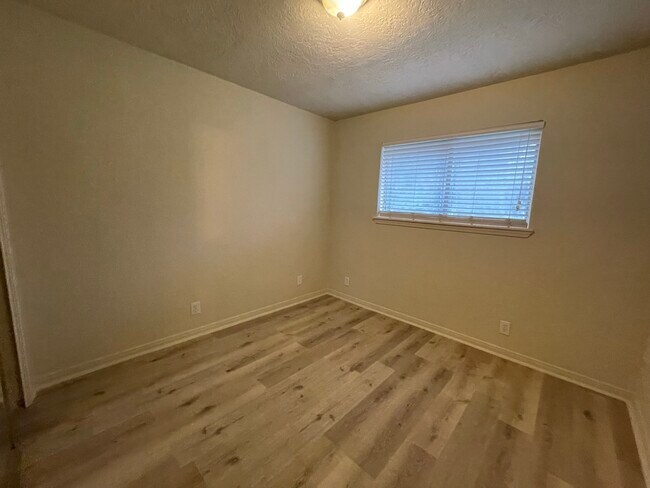 Building Photo - 14745 Liberty St