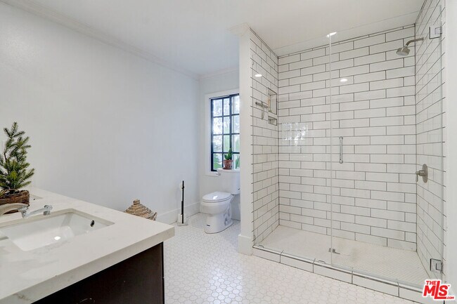 Building Photo - 456 S McKnight Rd