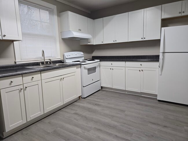 Building Photo - 1939 Haynie Dr