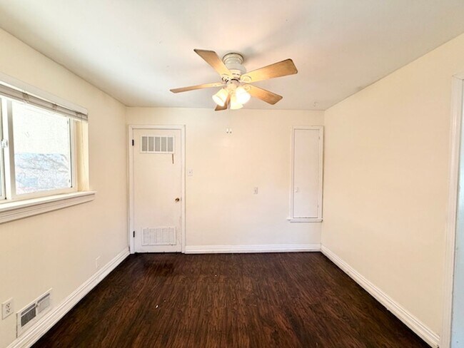 Building Photo - DEC RENT FREE FOR A LEASE STARTING BY NOV 15TH! - BRICK HOME WITH FINISHED BASEMENT