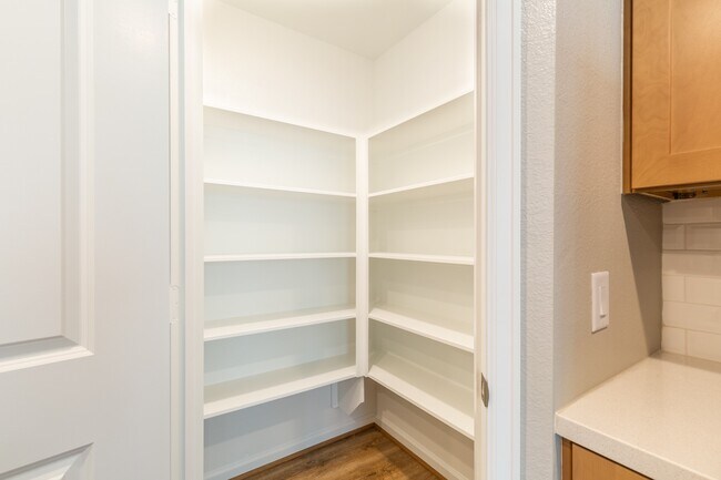 Building Photo - 217 Pk Pl Cir