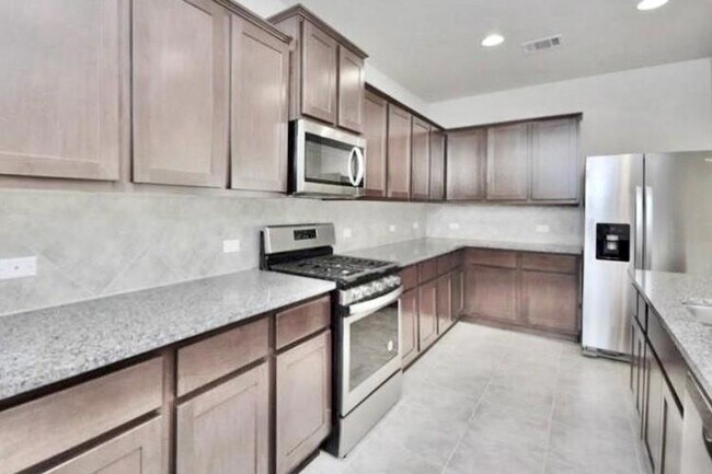 Building Photo - 1212 Matt Ln