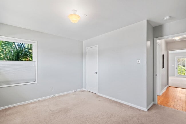 Building Photo - Pet Friendly 3Bd/2Ba Single-Family Home
