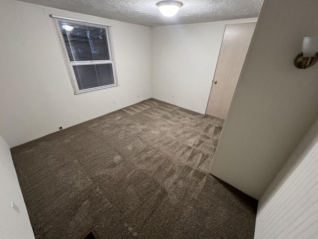 Building Photo - 100 S Davies Rd