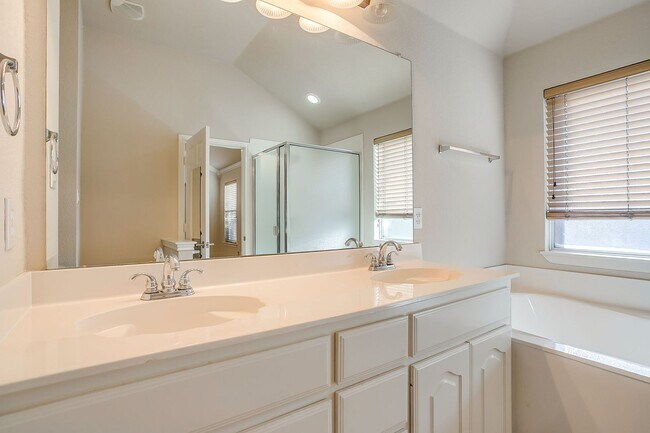 Building Photo - Beautiful Corner Lot Home in North Arlington-  3 Bed, 2 Bath- Ready for New Tenants- Arlington ISD