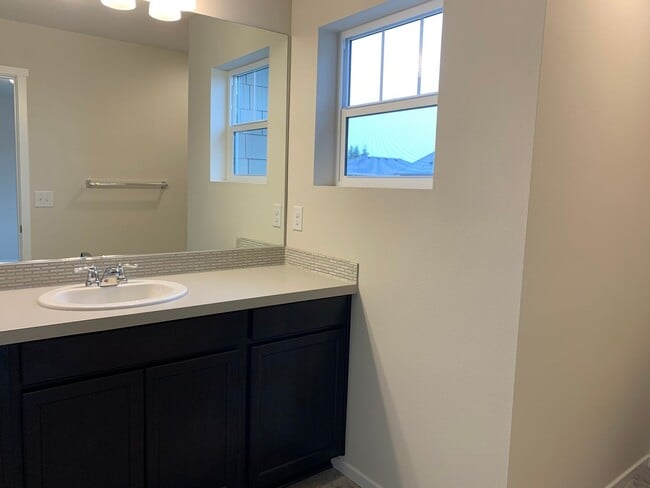 Building Photo - Brand New Home in Brand New Community! Gre...