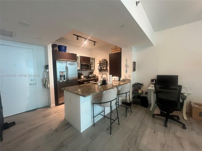 Building Photo - 950 Brickell Bay Dr