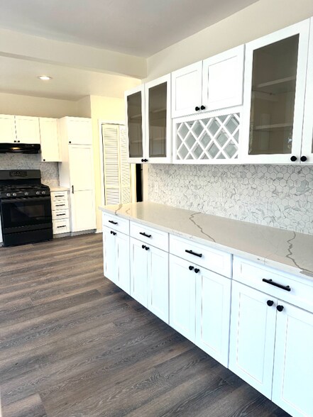 Building Photo - 5351 Packard St