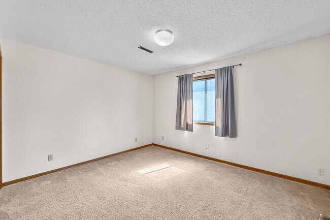 Building Photo - 1320/1322 Idaho