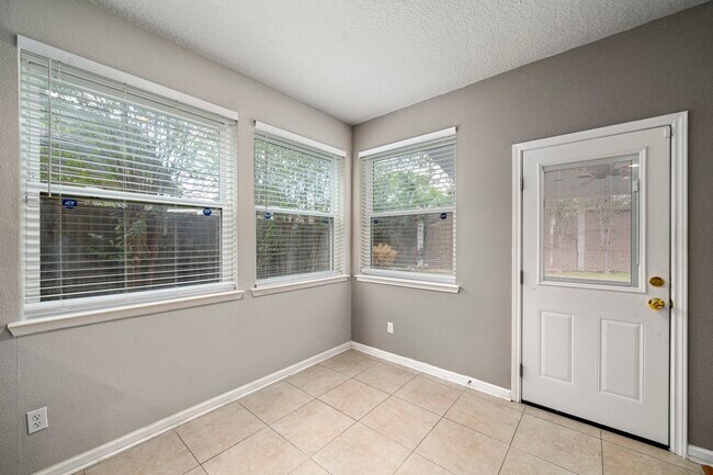 Building Photo - 1505 Hickory Ct