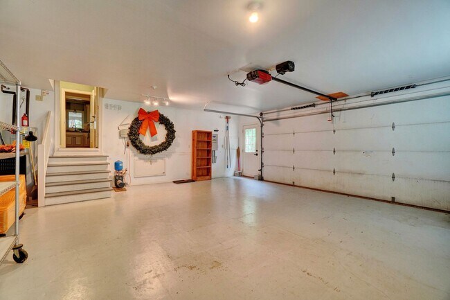 Building Photo - 1700 Jermyn Ln
