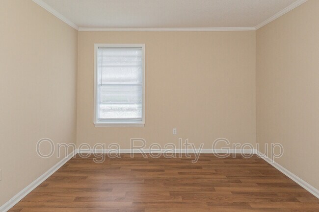 Building Photo - 102 Betty St