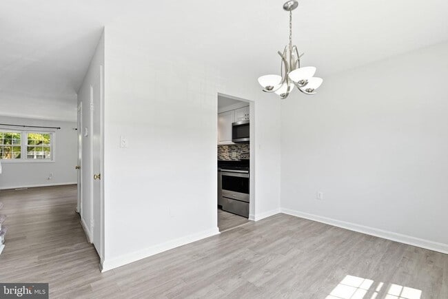 Building Photo - 9178 Laurelwood Ct