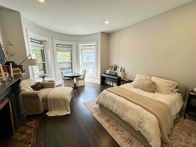 Building Photo - 112 Pinckney St