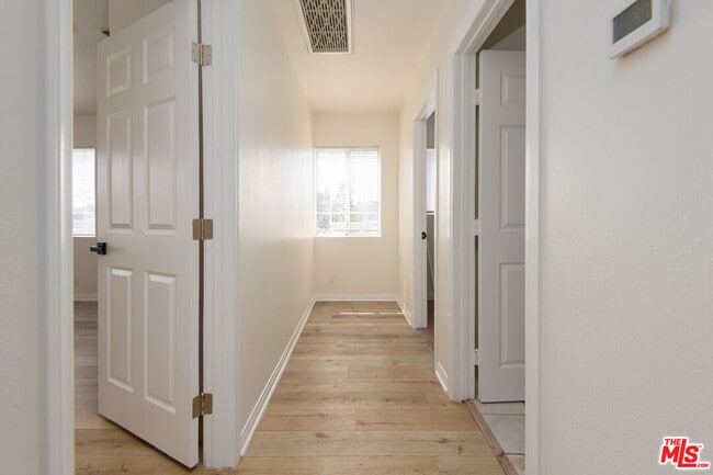 Building Photo - 2134 Cloverdale Ave