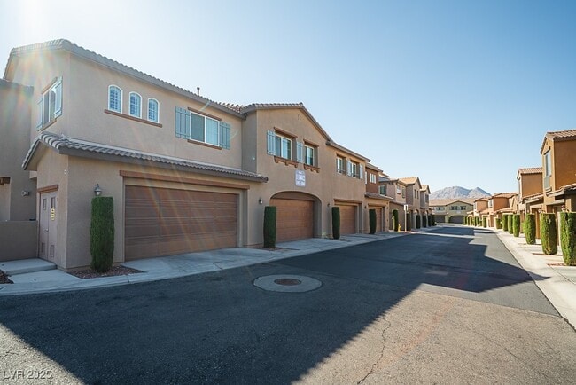 Building Photo - 11402 Newton Commons Dr