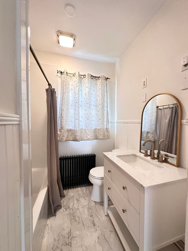 Building Photo - 122 Summit St