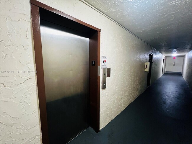 Building Photo - 8307 SW 142nd Ave