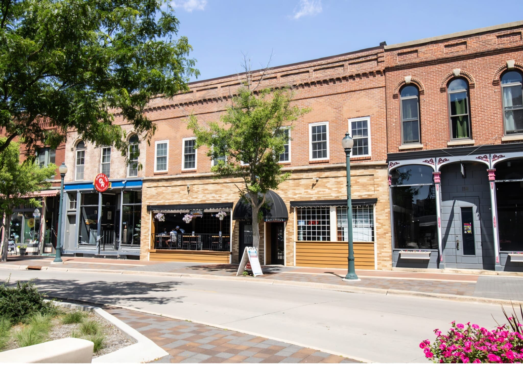 Building Photo - 112 Main St