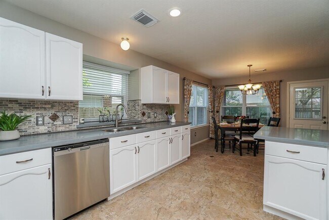 Building Photo - 210 Rolling Plains Dr