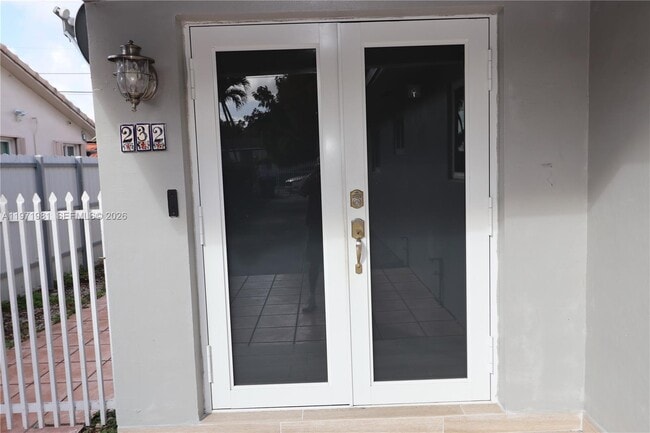 Building Photo - 230 SW 30th Ave