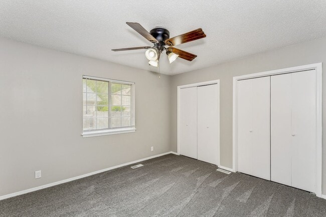 Building Photo - WEST Side Duplex for rent! Spacious 3 bed/2 bath duplex for rent