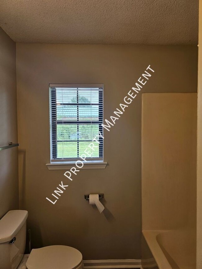 Building Photo - 5007b N Moore Ln