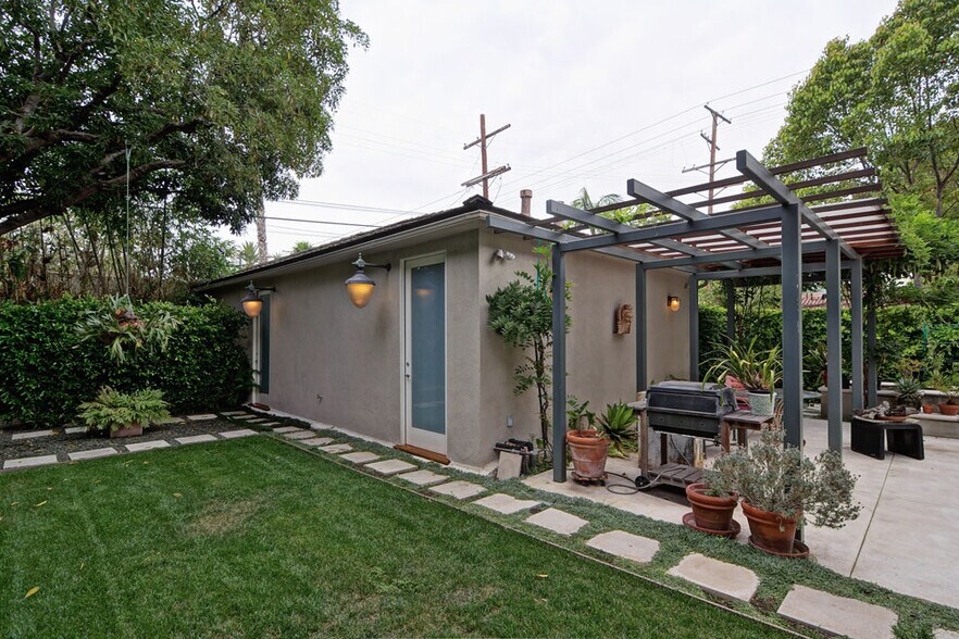 Building Photo - 755 N Harper Ave