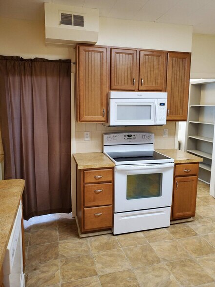 Kitchen_03 - 607 Harrison Ave