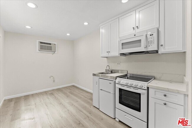 Building Photo - 6911 Sunset Ridge Ct