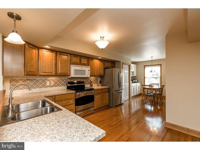Building Photo - 202 Nelis Ct