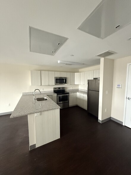 Building Photo - 695 Hamilton St