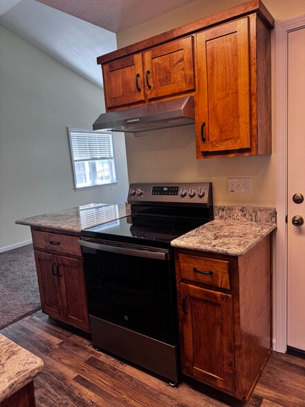 Building Photo - 815 Greenwood Dr